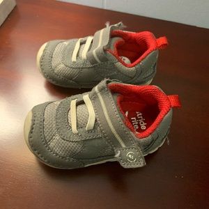 Stride Rite soft motion sneakers size 4